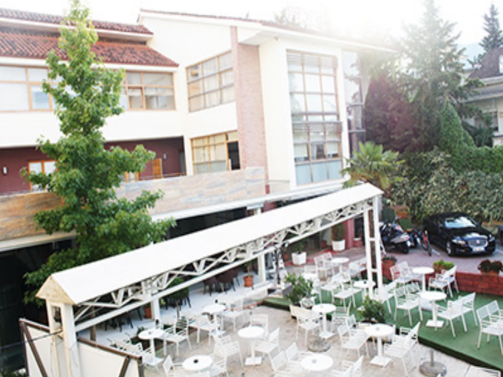 Hotel Bermon Tirana Exterior photo